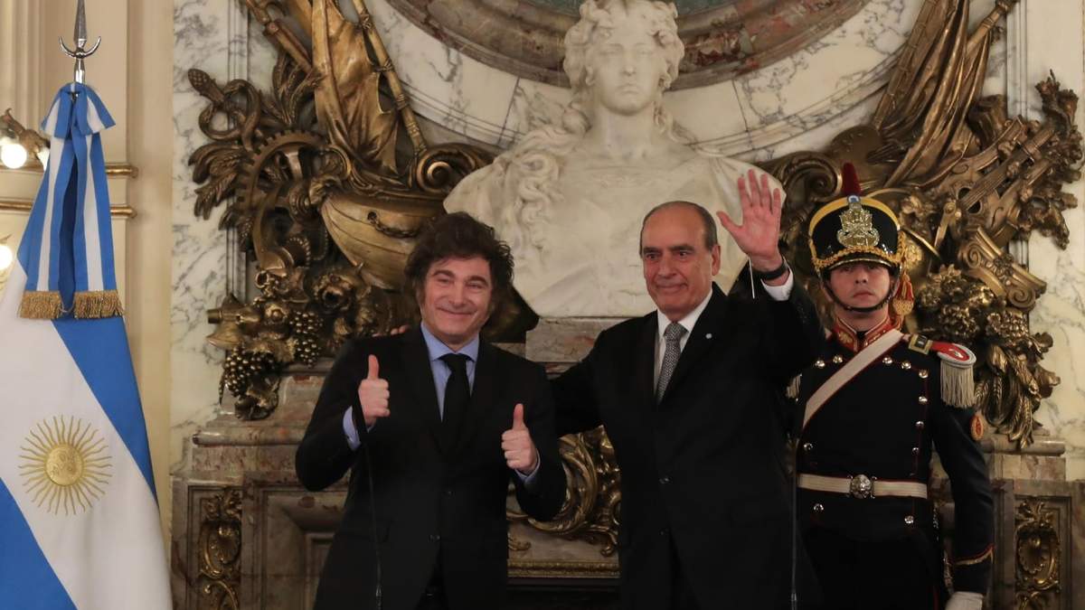 Tras jurar, Guillermo Francos asume formalmente el gabinete de Gobierno. Fuente: (X)