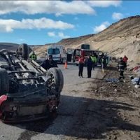 Una camioneta que viajaba rumbo a San Martín de los Andes volcó en la ruta nacional 40