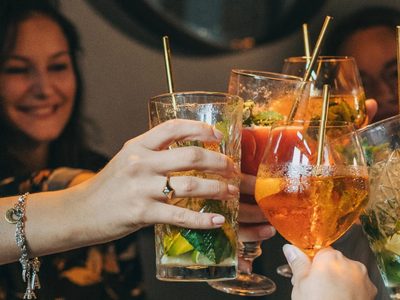 Con pocos ingredientes: cóctel de soju, la bebida coreana para compartir con amigos en verano