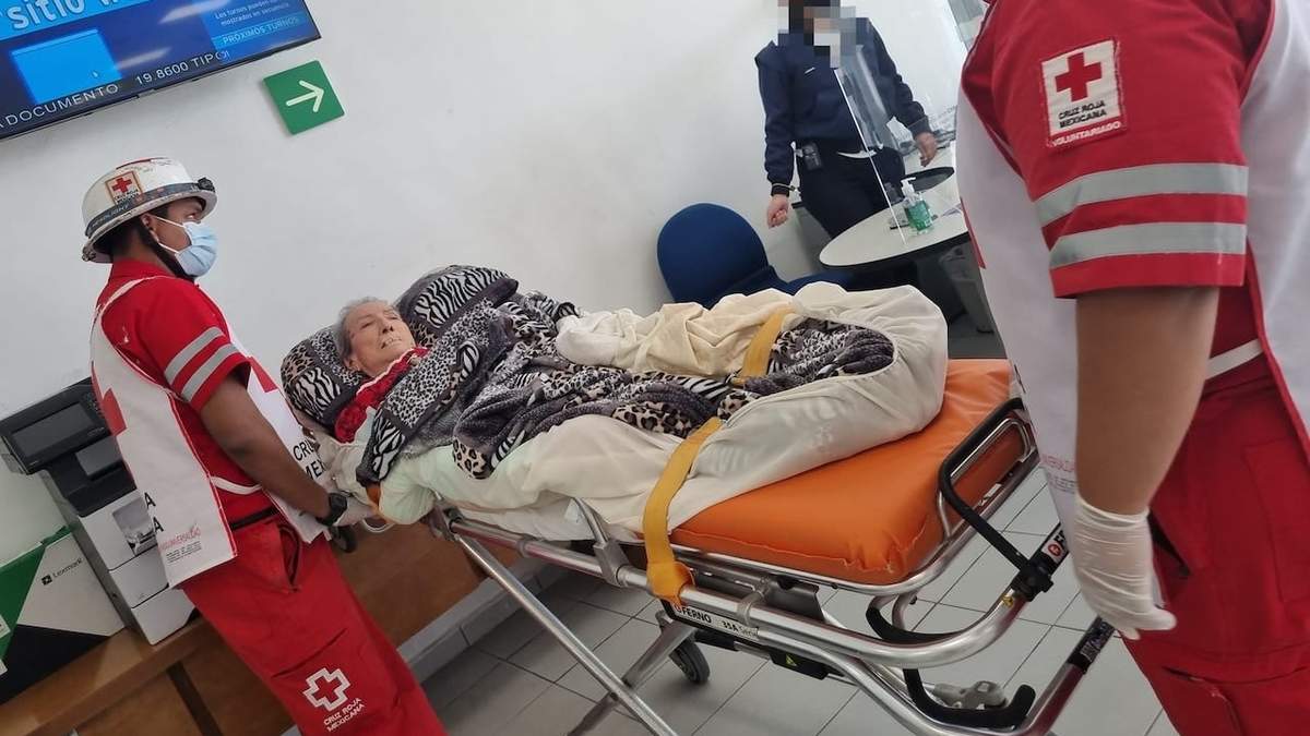 La señora Dolores en la sucursal del banco