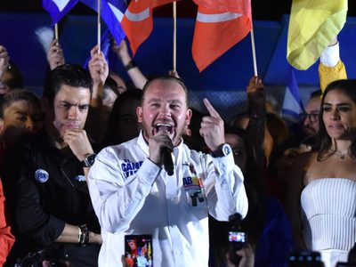 “Este equipo resistió la persecución”: Taboada en cierre de campaña en el Ángel de la Independencia