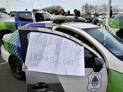 Rebelión policial: más de 100 patrulleros rodearon la Quinta de Olivos