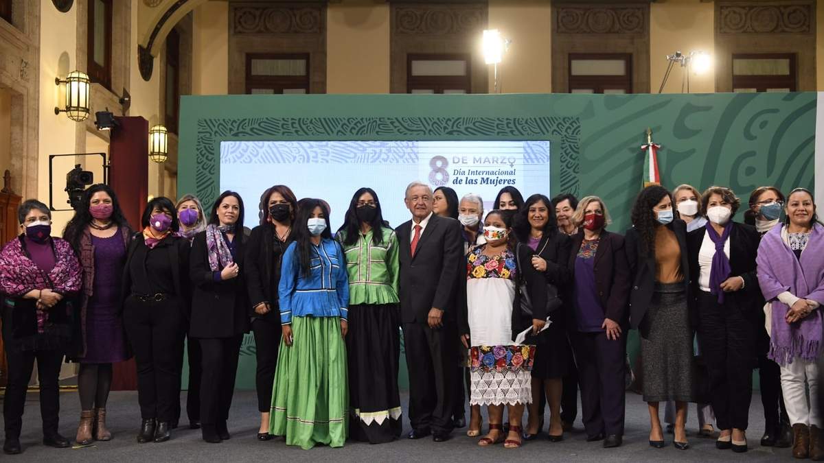 AMLO y las mujeres de su gabinete