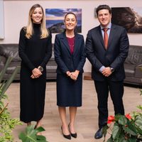 Claudia Sheinbaum recibe a Samuel García y a Mariana Rodríguez