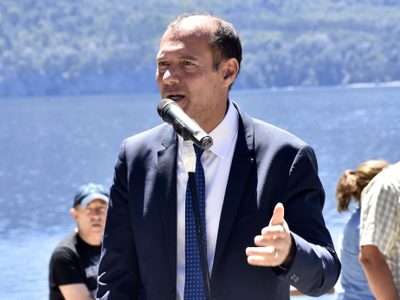 Gutiérrez presidió el acto por el aniversario 86° de Villa Traful