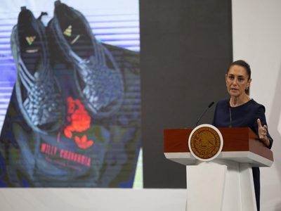 Gobierno prepara ley de propiedad intelectual para pueblos indígenas, tras presunto plagio de Adidas