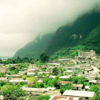 Pobladores retienen a cuatro elementos de la AEI por acosar a dos menores en Oaxaca