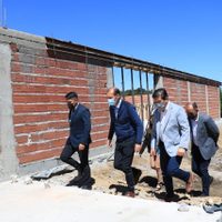 Omar Gutiérrez presenció las obras del CPEM N° 90 en el aniversario de Villa Pehuenia