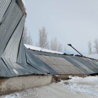 Impresionante: grandes estructuras cedieron ante el peso de la nieve en Zapala