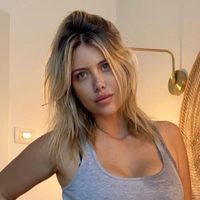 Wanda Nara se fotografió frente al espejo antes de sumergirse en la pileta