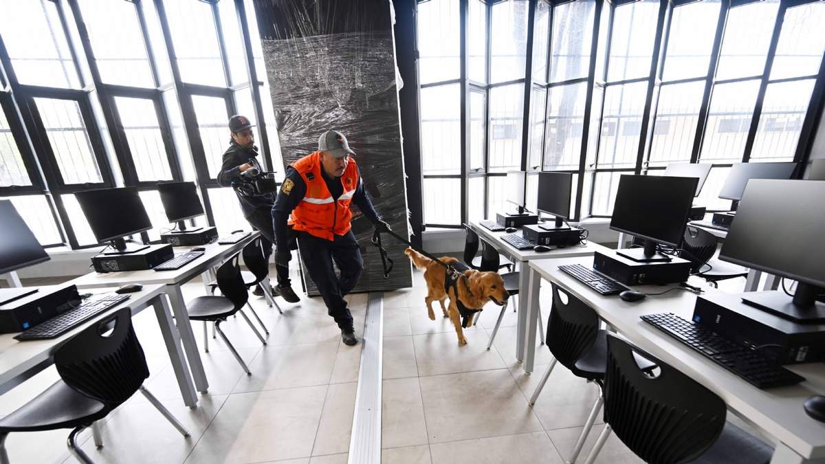 Binomio canino realiza recorrido de inspección en instalaciones de la UNAM