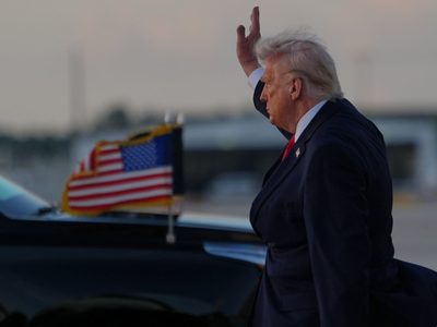 Trump amenaza a China con aranceles del 50% si descubre que envía material militar a Irán
