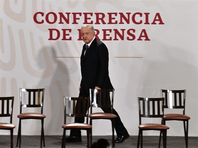 Exoneran a AMLO de violar la imparcialidad con informes y mañaneras