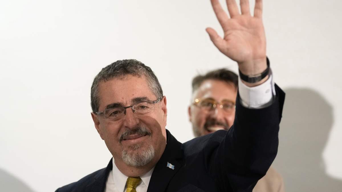 Arévalo. "Combatir la corrupción que se ha extendido a varios sectores políticos y económicos"