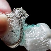 El truco de la abuela para limpiar las joyas de oro y plata, y que queden relucientes como el primer día