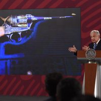 El presidente de Cuba entregó a AMLO pistola que Madero mandó a hacer para Francisco Villa