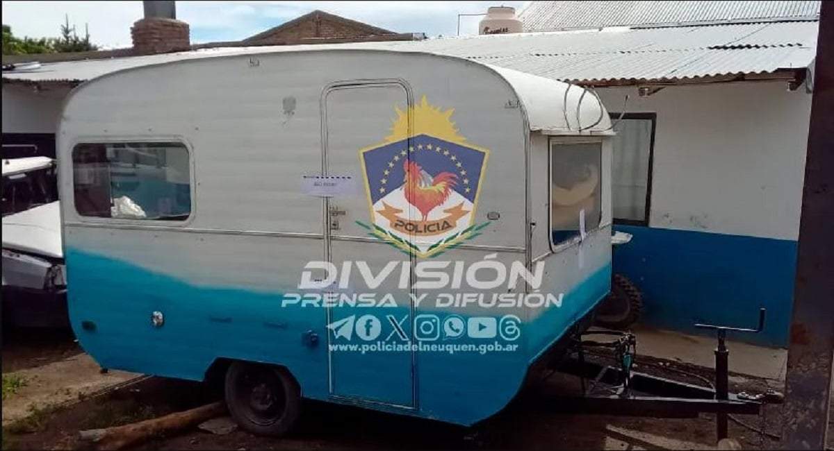La casilla rodante recuperada por la policía en el allanamiento. Fuente: (Policía de Neuquén)