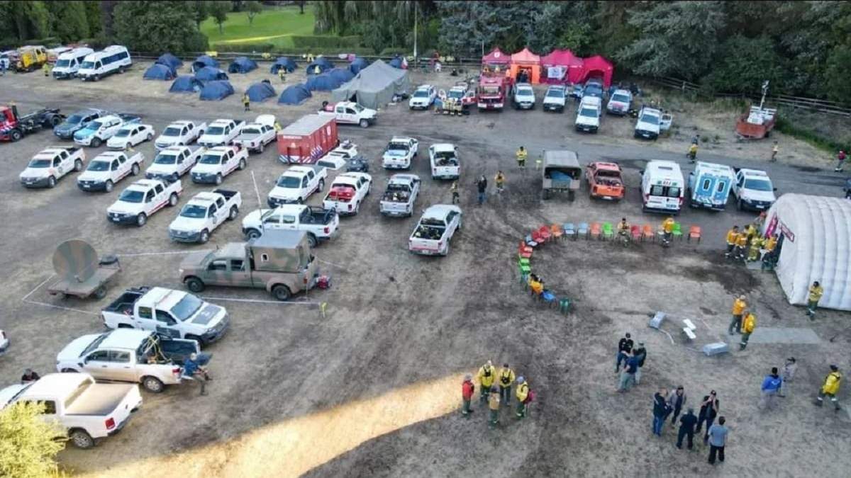 El campamento base está instalado en Mamuil Malal, desde donde se coordina el combate contra el fuego. Fuente: (Gobierno de Neuquén)