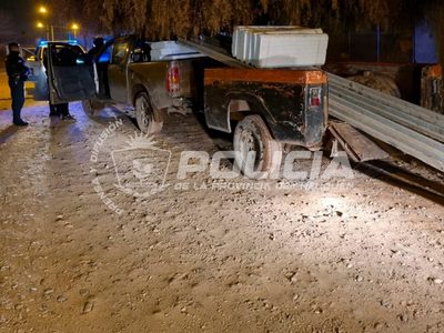Centenario: detuvieron a cuatro personas por robar materiales de construcción