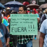 Intento de 'descabezar” a la CNTE 'es vano”, advierten maestros frente a la PGR