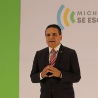 Silvano Aureoles pide ayuda a AMLO para pagar a maestros