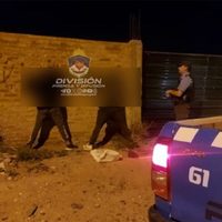 La policía de Cutral Co demoró a dos personas por transportar un arma de fuego en su auto