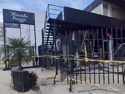 Incendian plaza comercial por cobro de piso en San Andrés Cholula, Puebla