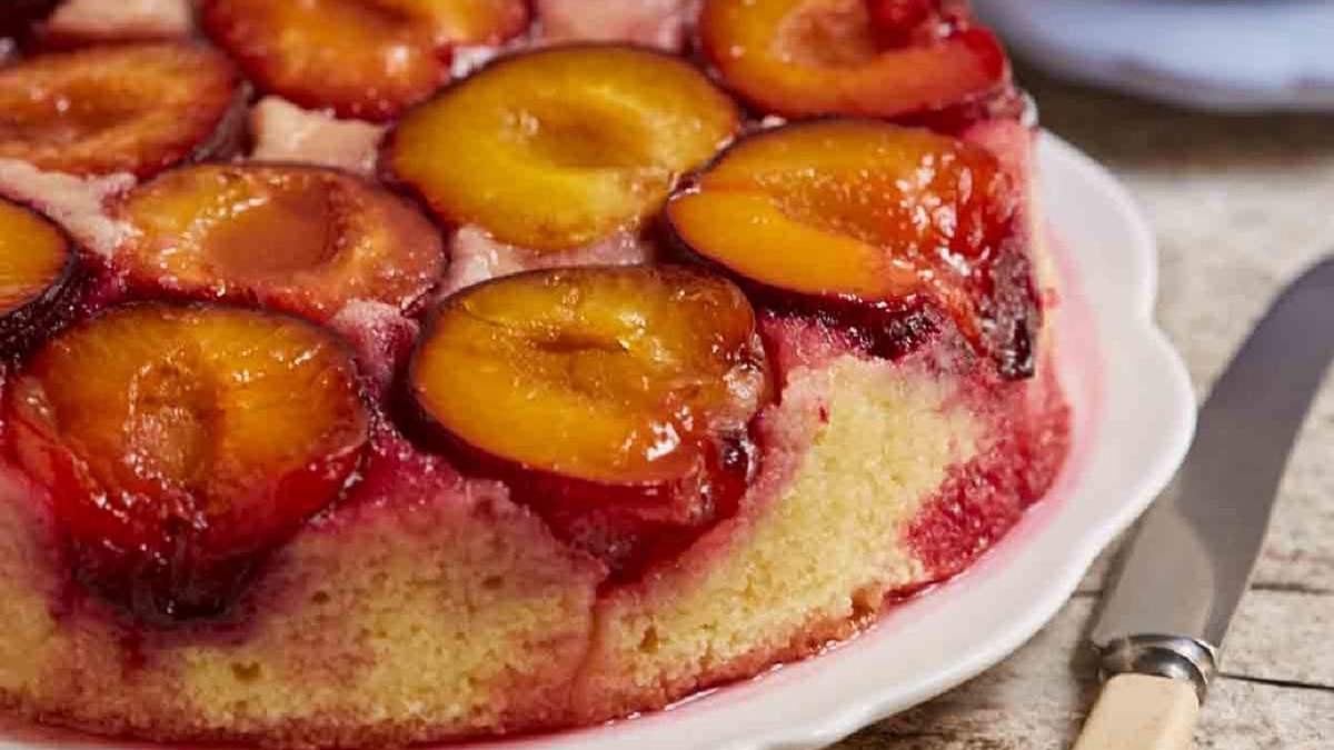 Torta invertida de ciruelas. Fuente: (Instagram)