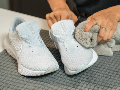 Con solo 1 cosa, re barata y fácil de conseguir: así podés quitarle las manchas a la goma de tus zapatillas