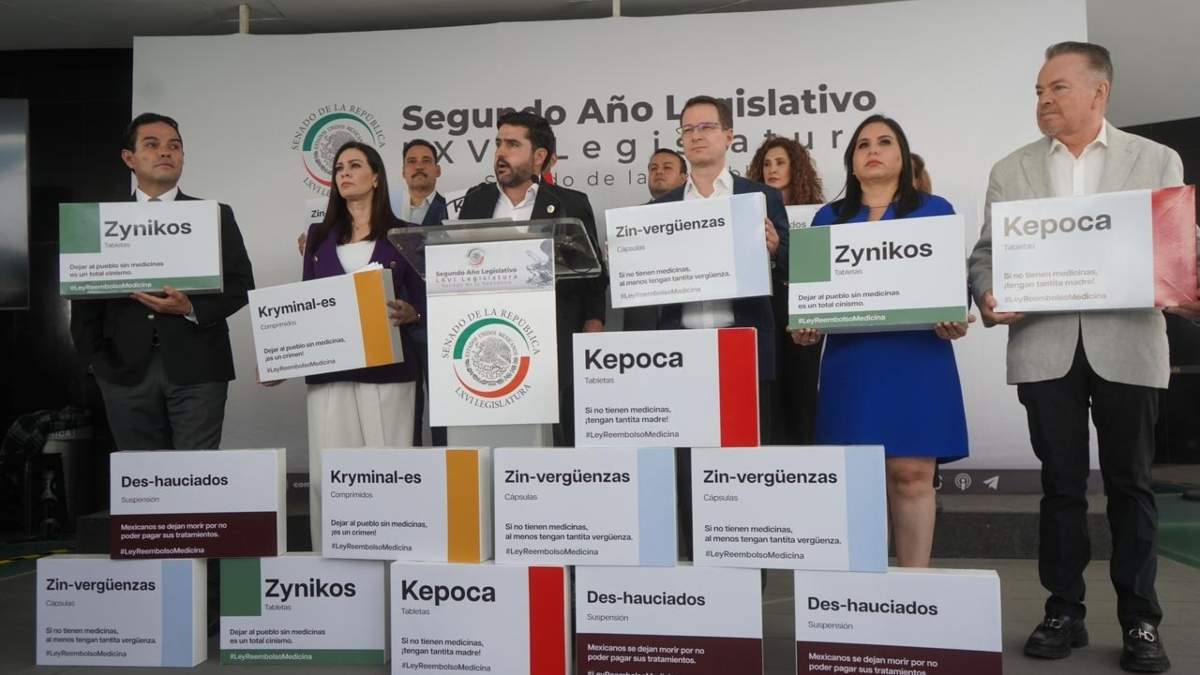 Senadores del PAN en la presentación de la iniciativa