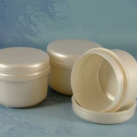 No tires los envases de baño de crema: con solo 2 unidades, creá este jarrón vintage y con mucha onda