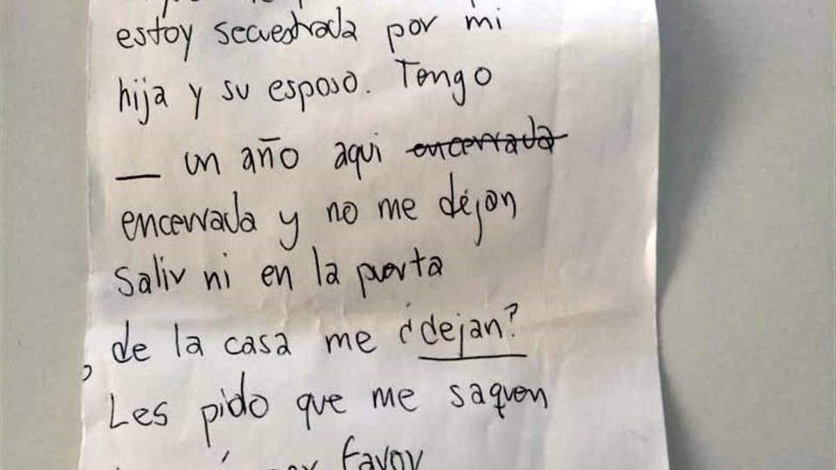 Fragmento de la nota que entregó la señora al enfermero que le aplicó la vacuna