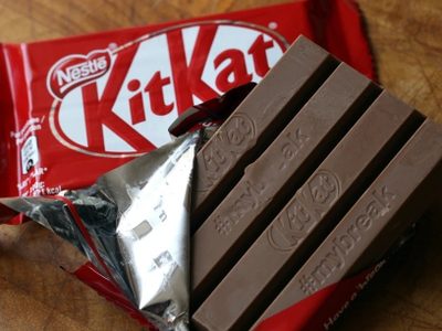 Se viraliza robo de más de 400 mil barras de chocolate KitKat
