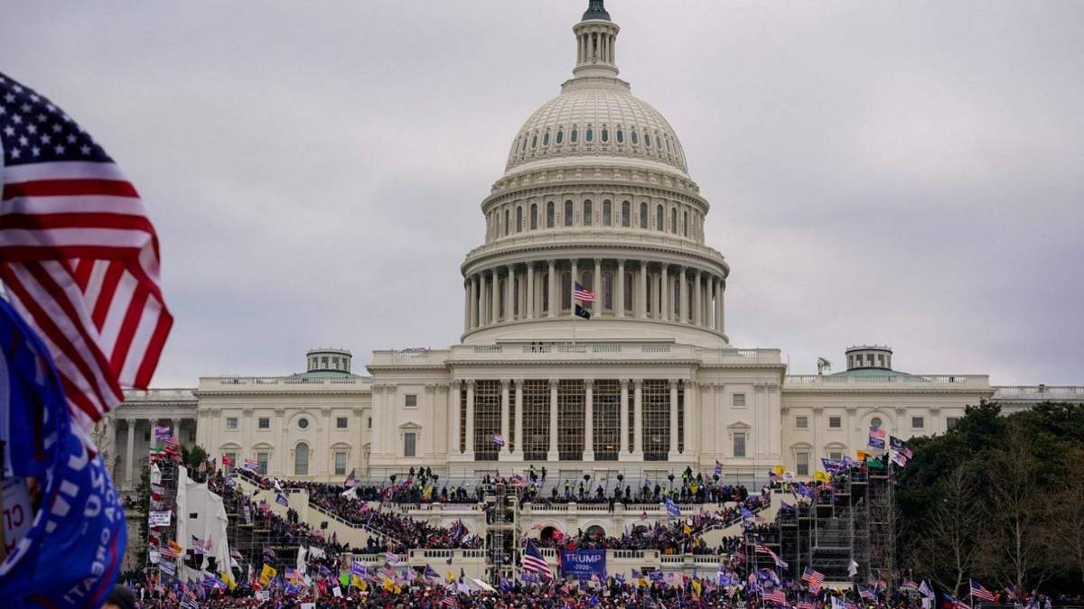 Trumpistas en la protesta frente al Capitolio