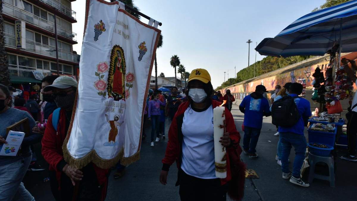 Peregrinos rumbo a la Basílica de Guadalupe