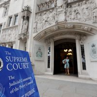 Corte Suprema británica: ley de igualdad define a una mujer como alguien nacida biológicamente mujer