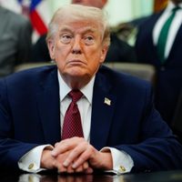 Trump intensifica la presión sobre Irán con sanciones a refinería china y 40 navieras