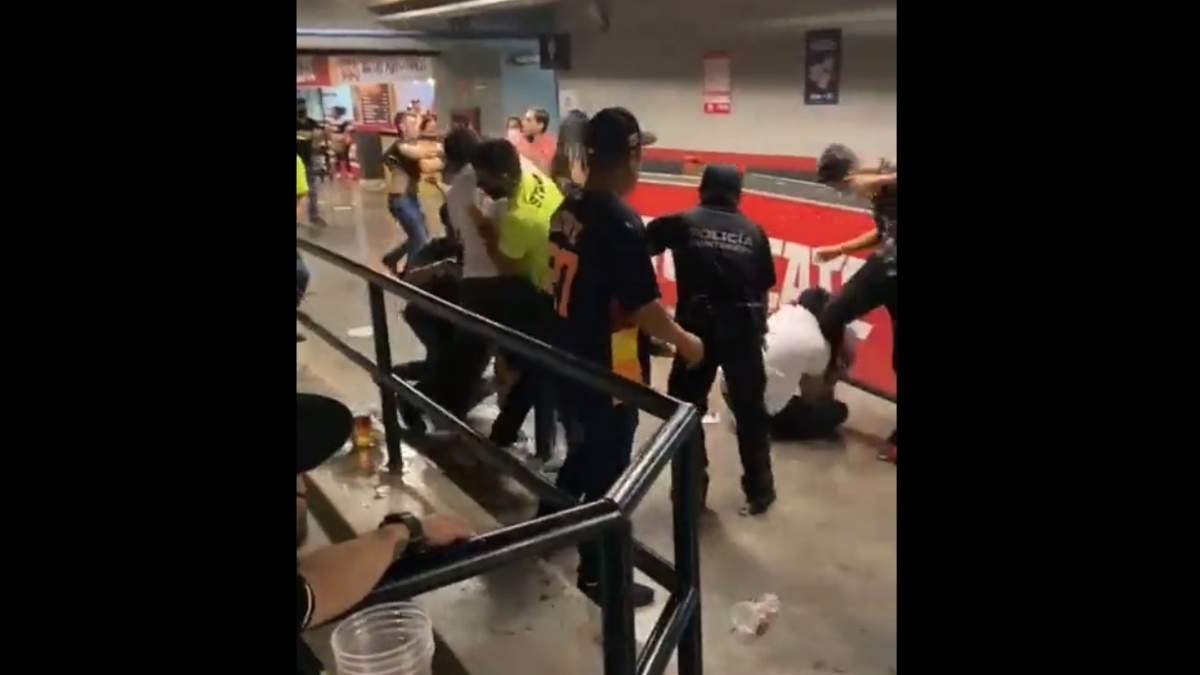 El enfrentamiento ocurrió en la zona donde se vende comida y cerveza