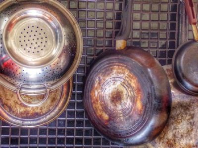 El secreto de limpieza exprés para eliminar el óxido en los objetos metálicos de tu cocina