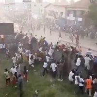 Estampida humana durante un partido de futbol en Guinea deja decenas de muertos (Videos)