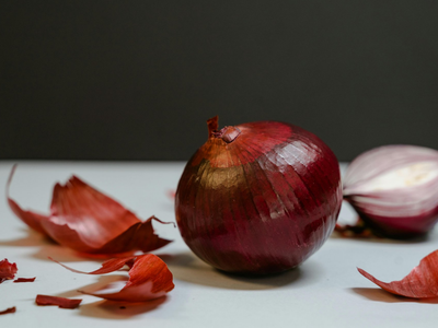No tires las cáscaras de cebolla: así de nutritivas son para tus plantas y sin gastar ni un centavo