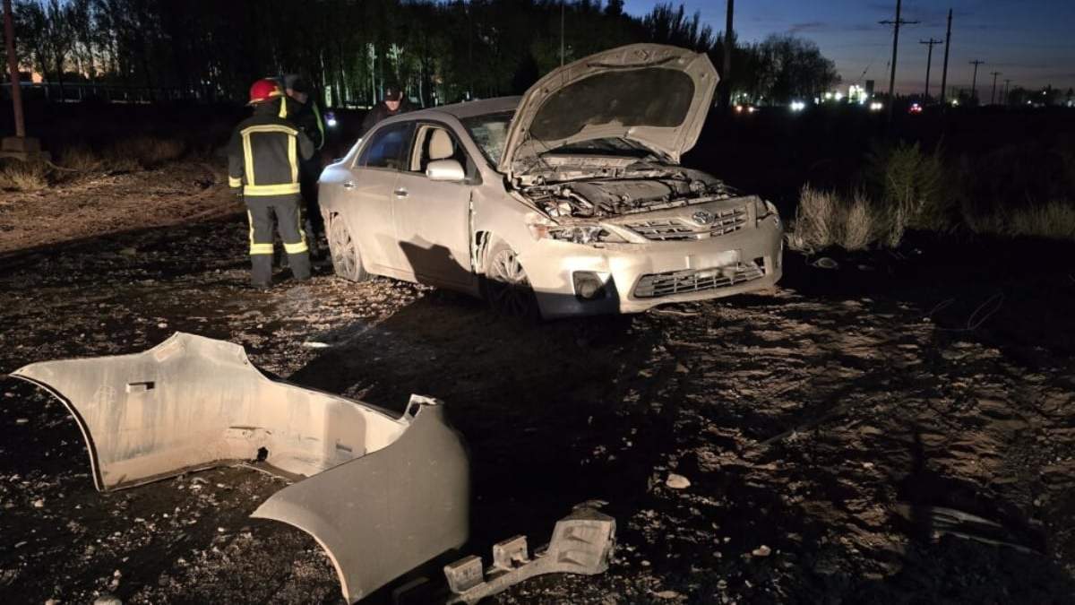 Accidente en la rotonda de Centenario. Fuente:  (Centenario Digital)