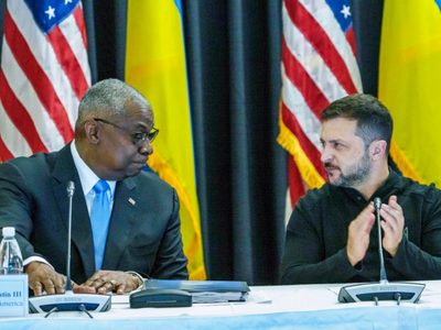 Zelenskyy se reúne con mandos militares en Alemania mientras EU anuncia más ayudas a Ucrania