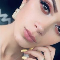 La Reina y el Rey: Kimberly Flores dio que hablar por sus fotos en particular evento