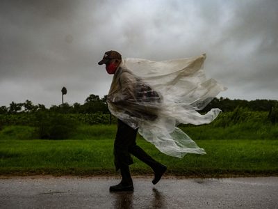 El huracán Ida golpea al estado de Luisiana con más potencia que Katrina en el 2005