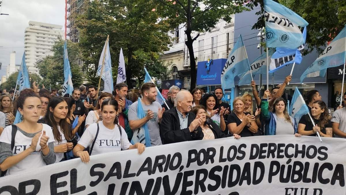 El paro universitario tendrá adherencia en todo el país. Fuente: (X)