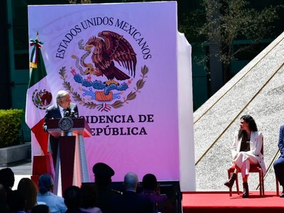 AMLO llama a dar continuidad a estrategia energética y reitera que terminó la corrupción en Pemex