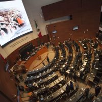 Familias de víctimas exigen frente al Senado se dé luz verde a ley sobre desaparición forzada