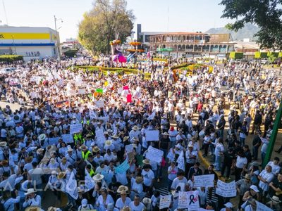 Miles de personas exigen paz en Uruapan y justicia para el alcalde Carlos Manzo