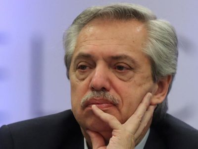 Un nuevo funcionario se sumó a la ola de ministros que pusieron su renuncia a disposición